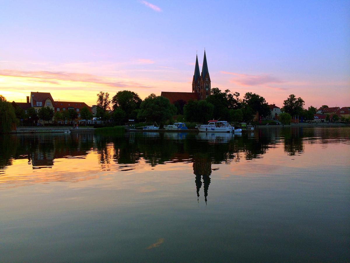 Altes Kasino Hotel am See Neuruppin Exterior foto